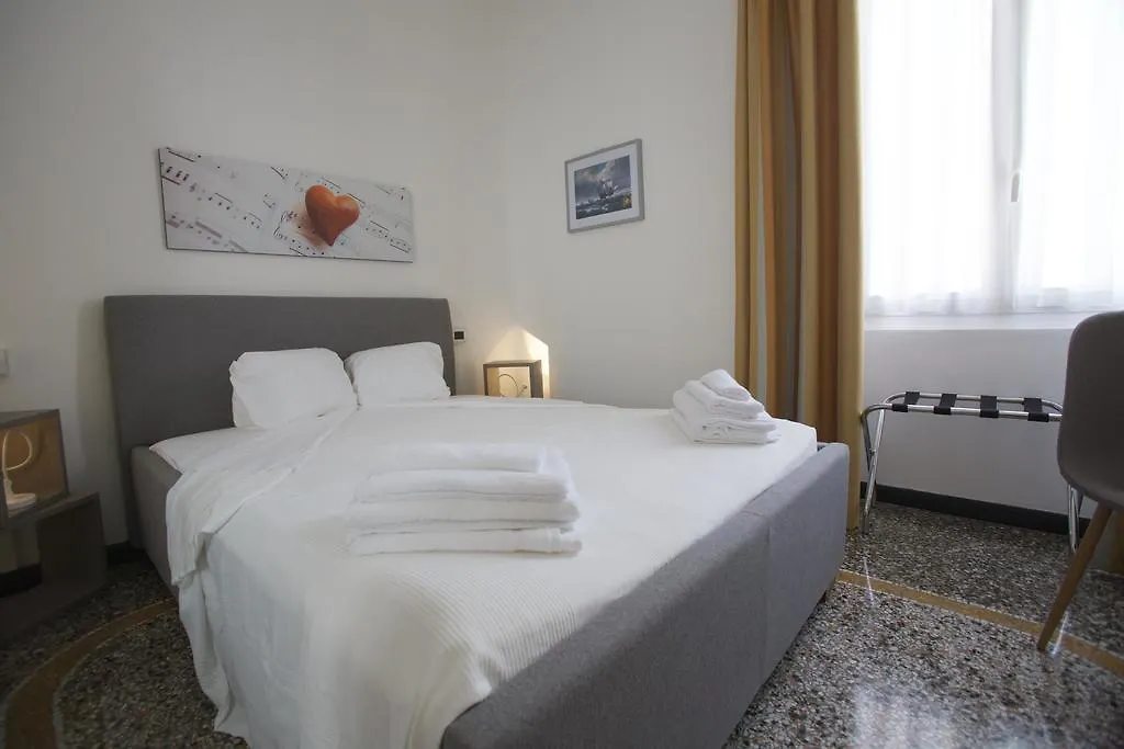 Sleepingenoa Hotel 0*,  Italia